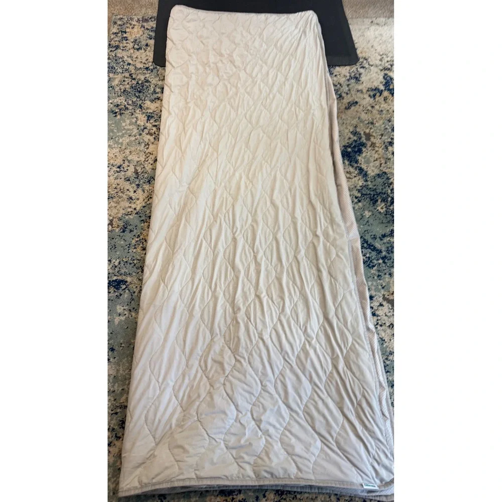 Chicute Cooling Pet Blanket Grey Quilted Non-Slip Mat 70x57 Large Dog Cat Bed